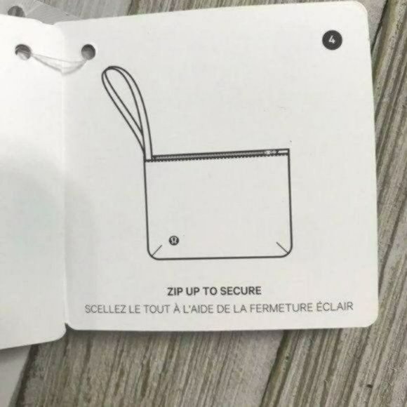 Lululemon Pack in the Heat Black Scarf, Brand New with Tag - Picture 8 of 8